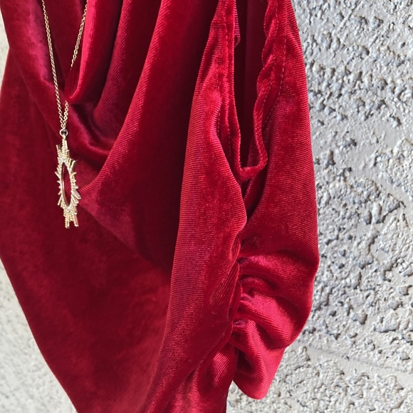 Paper Moon women’s red velvet sleeveless blouse with scrunchy sides - Picture 5 of 9